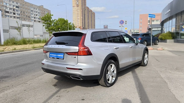 Купить Волво В60 Кросс Коунтрй 2019г.